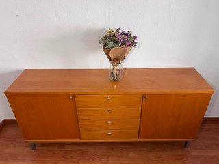 Conjunto comedor: mesa y 6 sillas + aparador