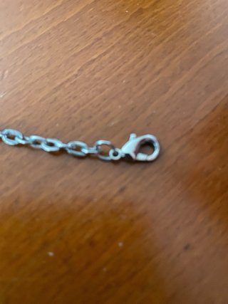 Collana con ciondolo lettera stilizzata “L”