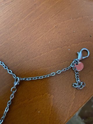 Collana con ciondolo lettera stilizzata “L”