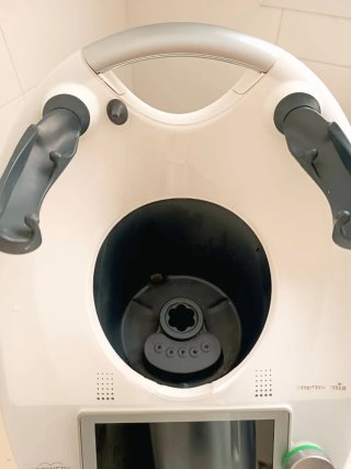 Thermomix TM6 con accesorios y bolsa