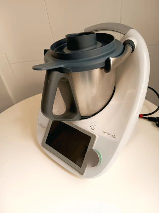 Thermomix TM6 con accesorios y bolsa