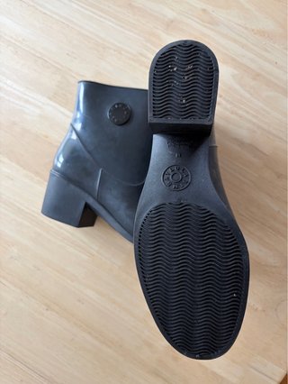 Botas de agua negras con tacón