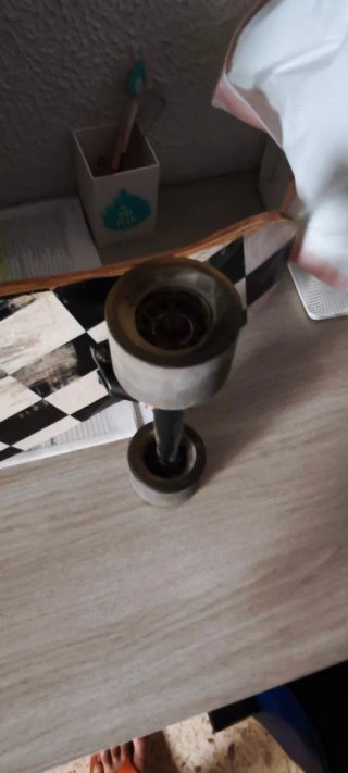Longboard Negro con Detalles Rojos