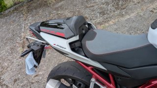 Honda 750 Hornet Roja y Blanca