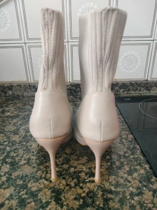 Botas de tacón beige