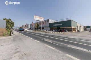 Nave industrial en venta en Plaza de Toros en Atarfe