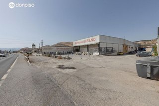 Nave industrial en venta en Plaza de Toros en Atarfe