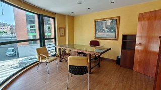 Local comercial en alquiler en Milán - Pumarín - Teatinos en Oviedo