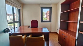 Local comercial en alquiler en Milán - Pumarín - Teatinos en Oviedo