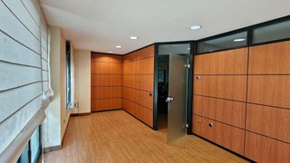 Local comercial en alquiler en Milán - Pumarín - Teatinos en Oviedo