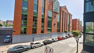 Local comercial en alquiler en Milán - Pumarín - Teatinos en Oviedo
