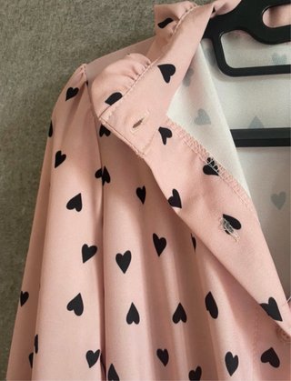 Vestito rosa con cuori neri Made in Italy