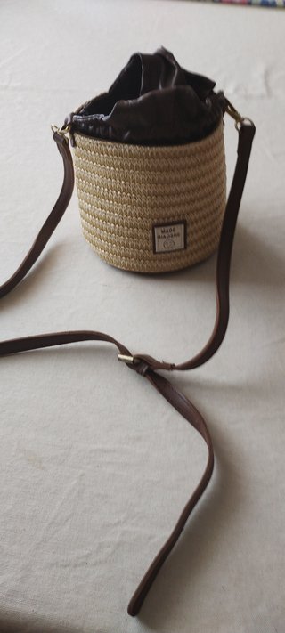 Bolso de paja tipo cubo