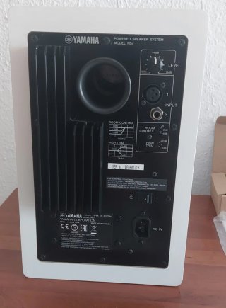 Altavoz Yamaha HS7 Studio Monitor