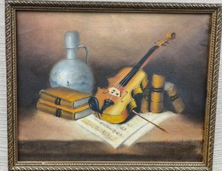 Oleo sobre lienzo. Bodegón: violín, libros y jarro