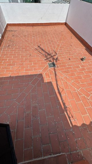 Casa adosada en alquiler en Brenes