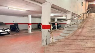 Garaje en venta en Fondo en Santa Coloma de Gramanet