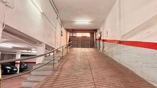 Garaje en venta en Fondo en Santa Coloma de Gramanet
