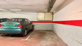 Garaje en venta en Fondo en Santa Coloma de Gramanet