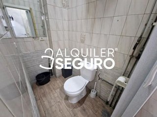 Local comercial en alquiler en Almendrales en Madrid
