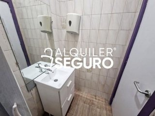 Local comercial en alquiler en Almendrales en Madrid