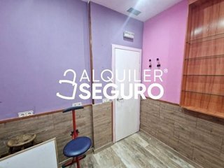 Local comercial en alquiler en Almendrales en Madrid