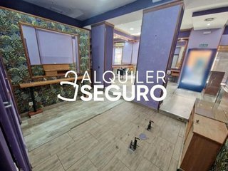 Local comercial en alquiler en Almendrales en Madrid