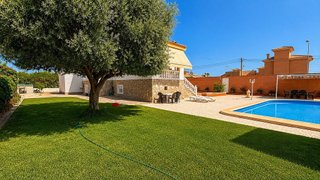 Chalet en venta en La Siesta - El Salado - Torreta en Torrevieja