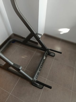 Estación/máquina de dominadas, fondos, abdominales