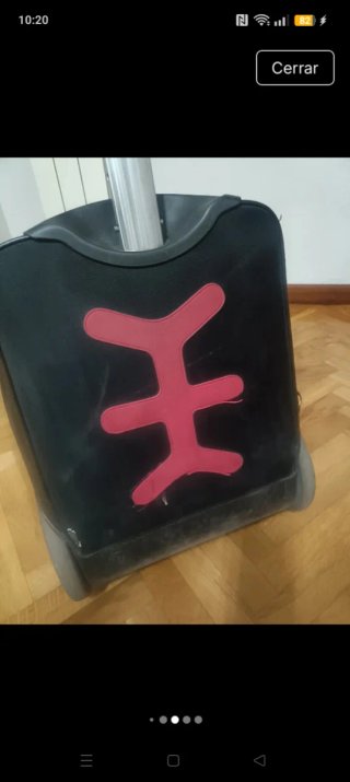 Mochila con ruedas y diseño de fútbol