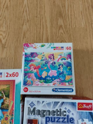 Lote 3 cajas de puzzles.