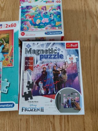 Lote 3 cajas de puzzles.