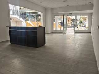 Local comercial en venta en Zona Puerto Deportivo en Fuengirola