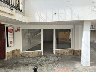 Local comercial en venta en Zona Puerto Deportivo en Fuengirola