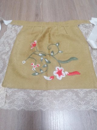 Delantal de serrana bordado
