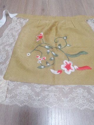 Delantal de serrana bordado