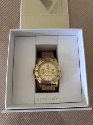 Reloj Mark Maddox Dorado con Cristales