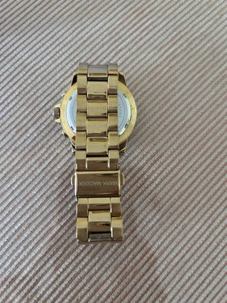 Reloj Mark Maddox Dorado con Cristales