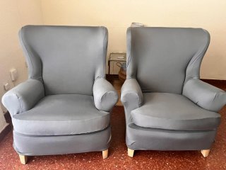 Sillones sofás con fundas grises