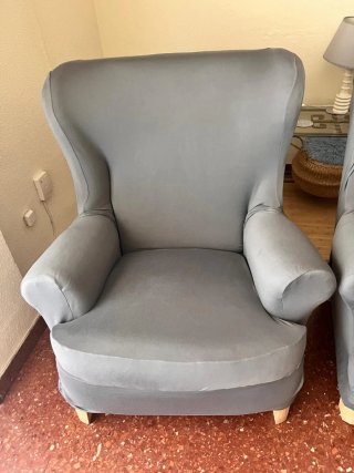 Sillones sofás con fundas grises