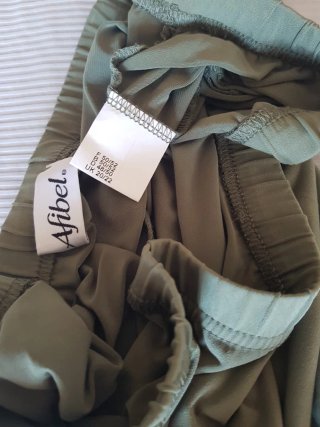 Falda midi verde oliva talla 50/52