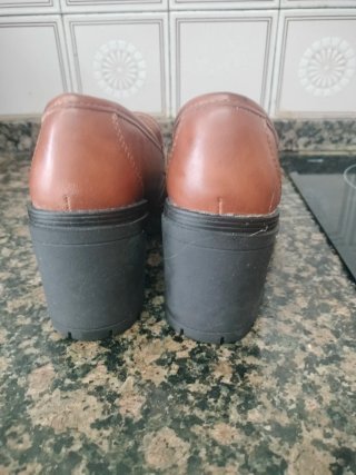 Zapatos de tacón marrones