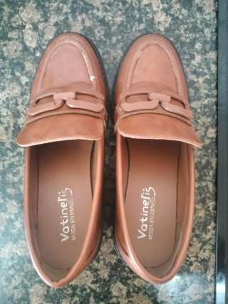Zapatos de tacón marrones