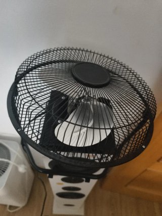 Ventilador Negro y Blanco