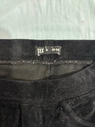Pantalón pitillo negro de pana