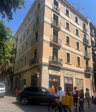 Piso en venta en El Raval en Barcelona