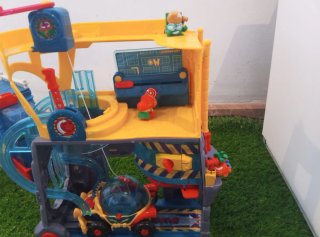 Superzings Guaridas de Policía