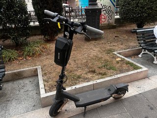 Patinete eléctrico con luces LED