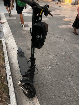 Patinete eléctrico con luces LED