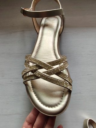 Sandalias doradas